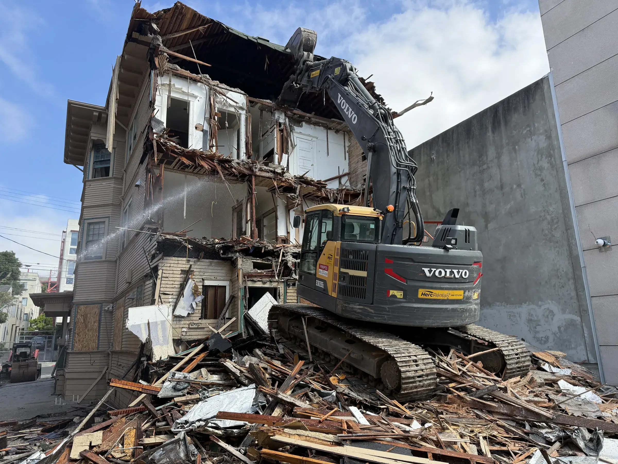Demo Patrol excavator on a Northern California demolition site